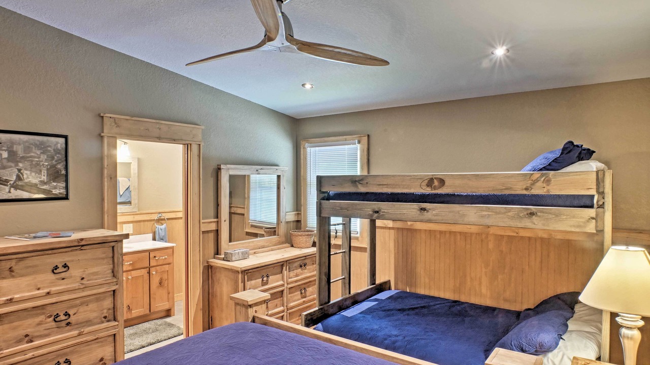 Photo of Bedroom in Guntersville