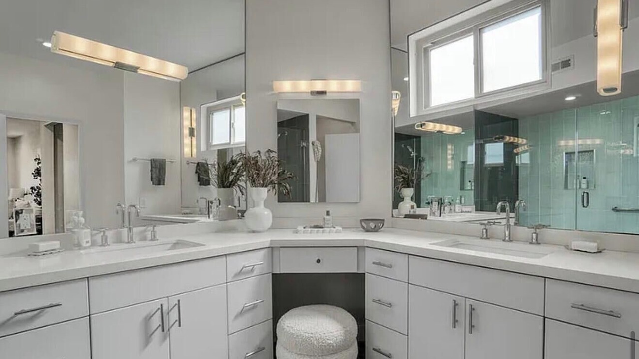 Photo of Bathroom in La Brea