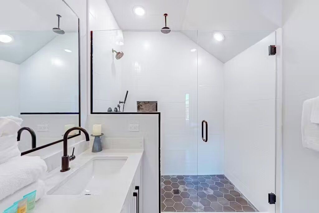 Photo of Bathroom in Sunset Bayou