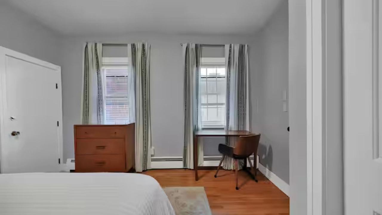 Photo of Bedroom in Medford Street - The Neck
