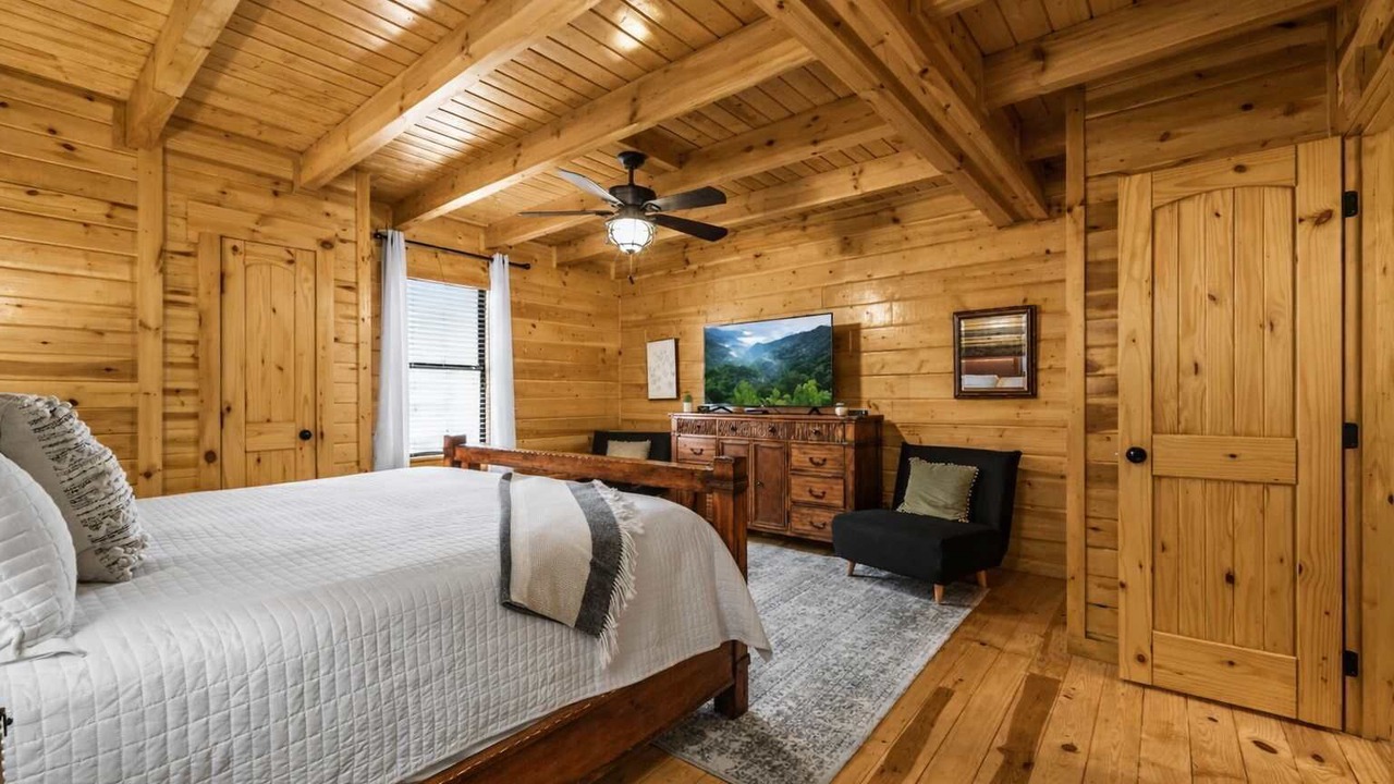 Photo of Bedroom in White Oak Lodge