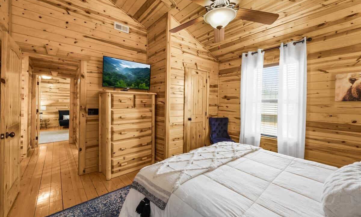 Photo of Bedroom in White Oak Lodge