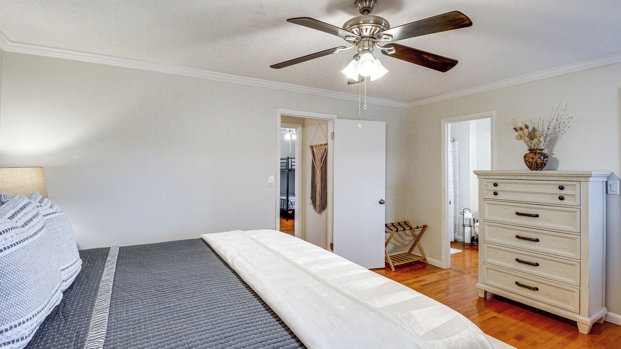 Photo of Bedroom in Groveoak