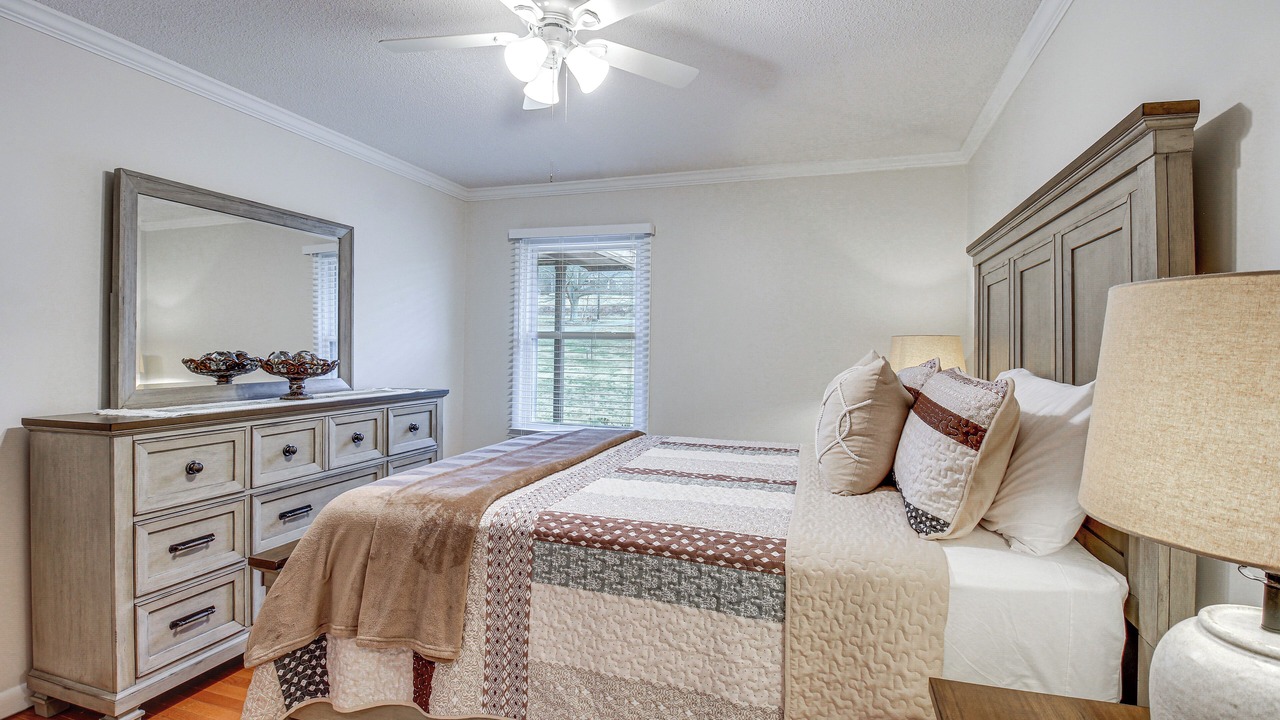 Photo of Bedroom in Groveoak