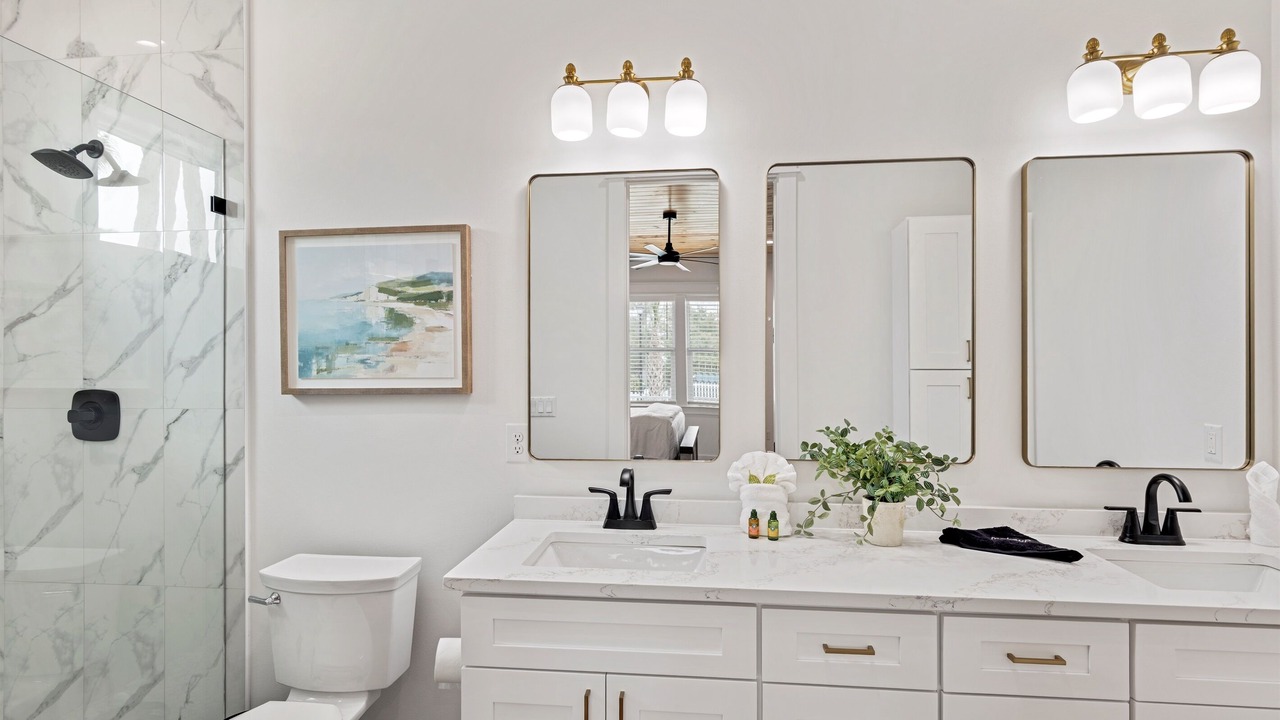 Photo of Bathroom in Crystal Shores