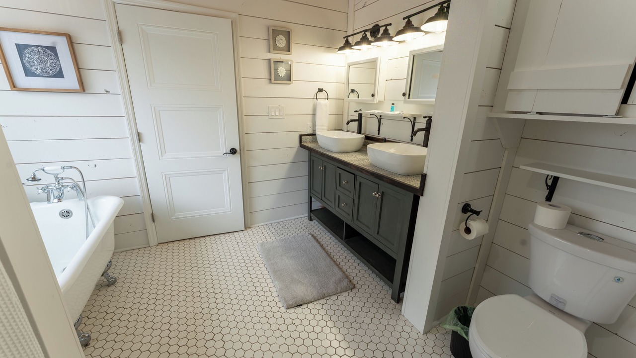 Photo of Bathroom in Appling