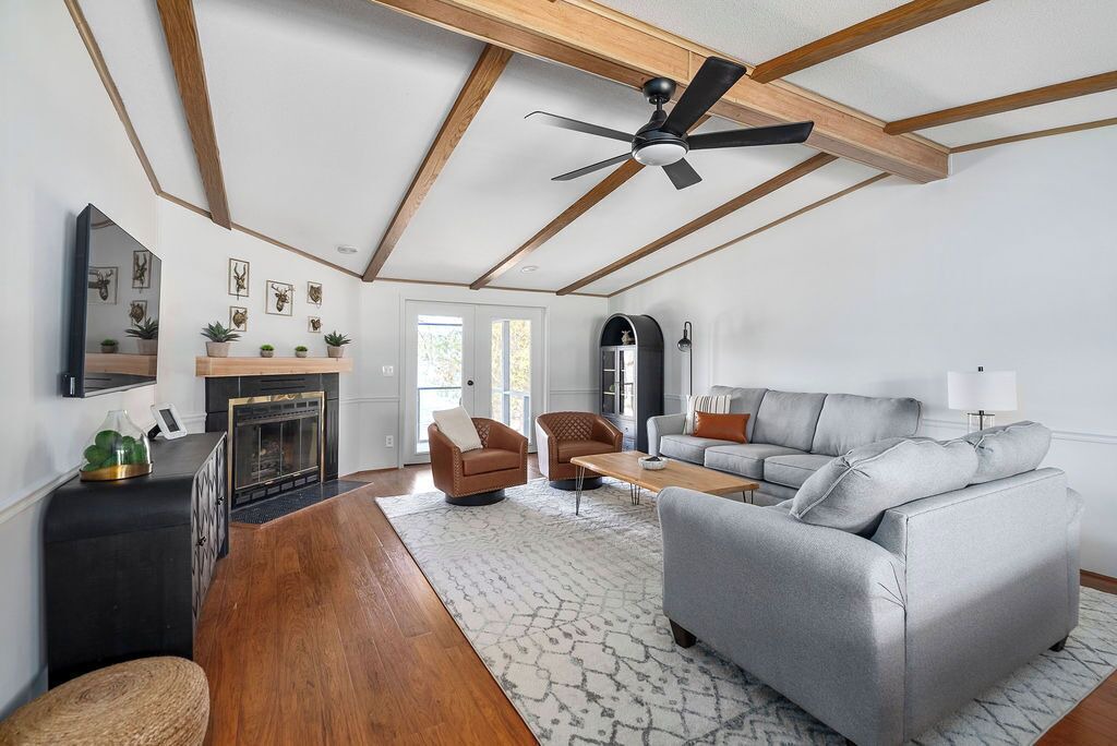Photo of Livingroom in Leesville