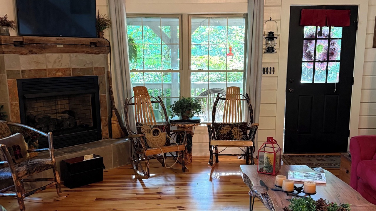 Photo of Livingroom in Lake Toxaway
