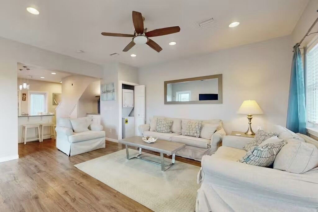 Photo of Livingroom in Ono Island