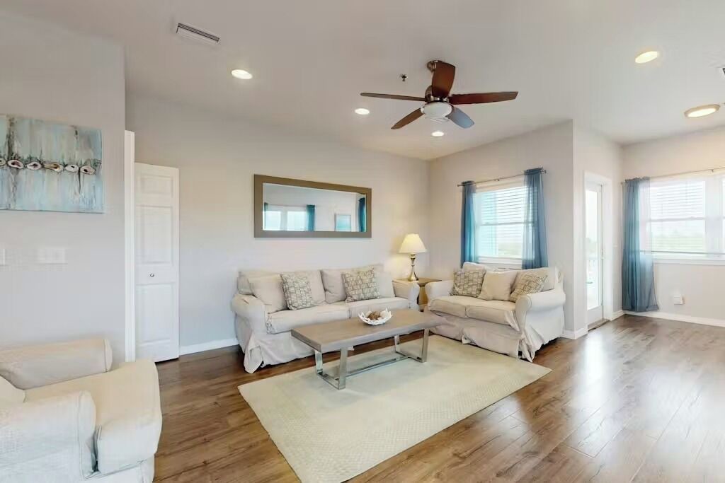 Photo of Livingroom in Ono Island