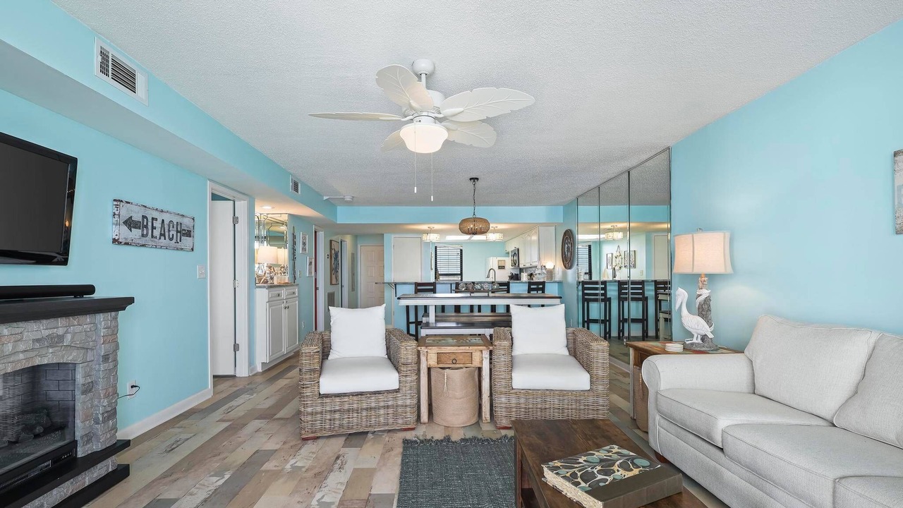 Photo of Livingroom in Orange Beach East
