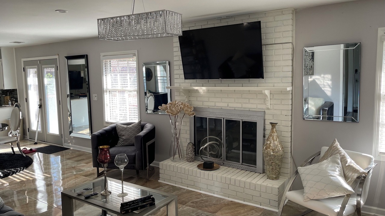 Photo of Livingroom in Riverdale