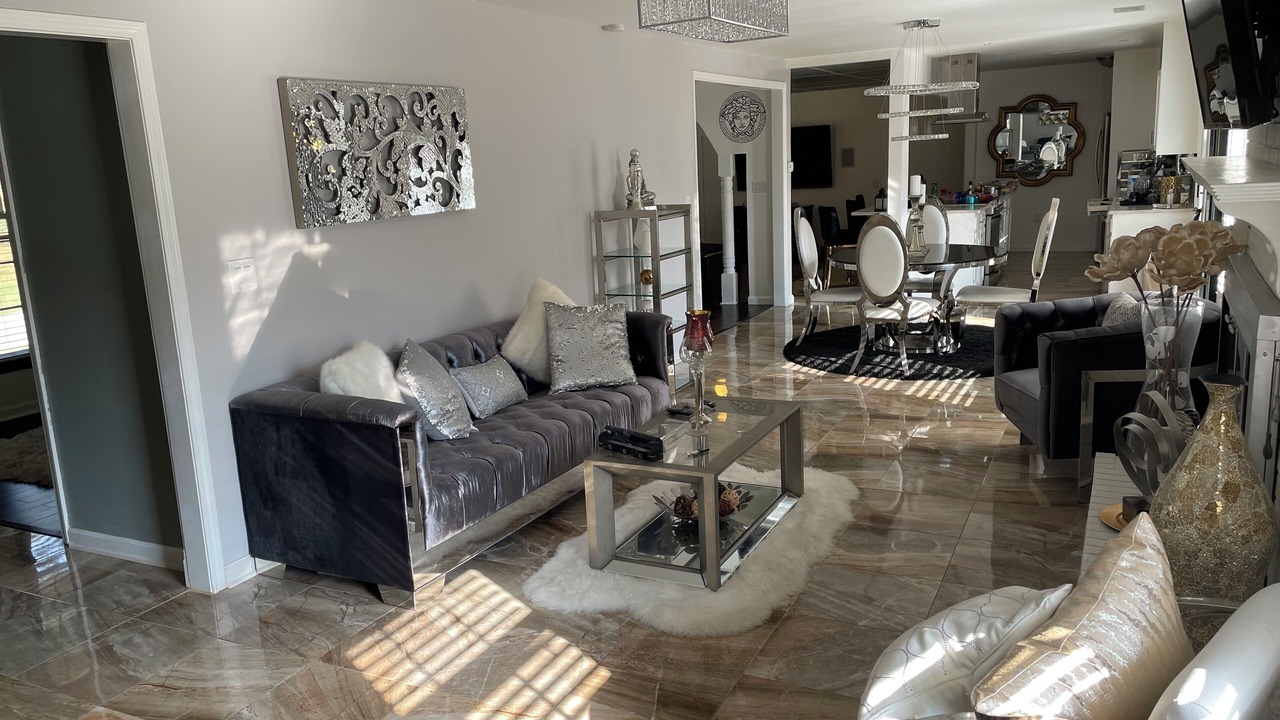 Photo of Livingroom in Riverdale