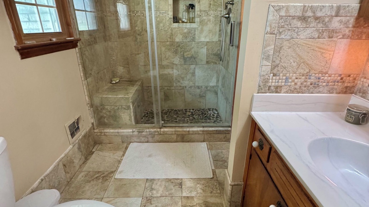 Photo of Bathroom in Morrow