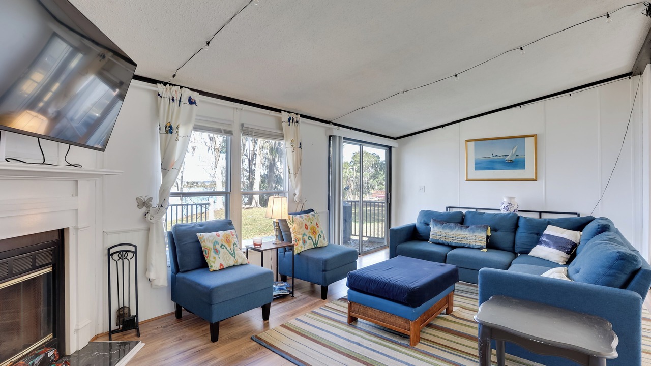 Photo of Livingroom in Midway