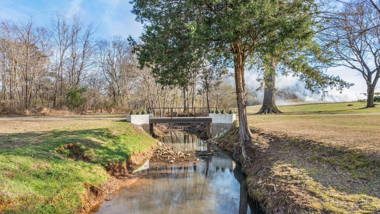 Photo of Others in Muscle Shoals