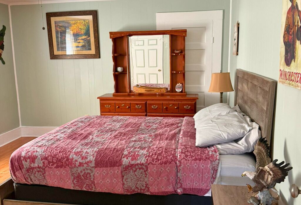Photo of Bedroom in Cave Spring