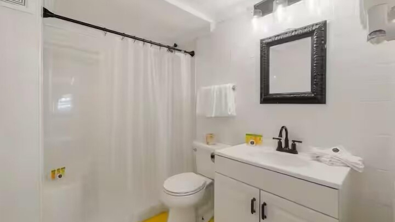Photo of Bathroom in Laguna Beach
