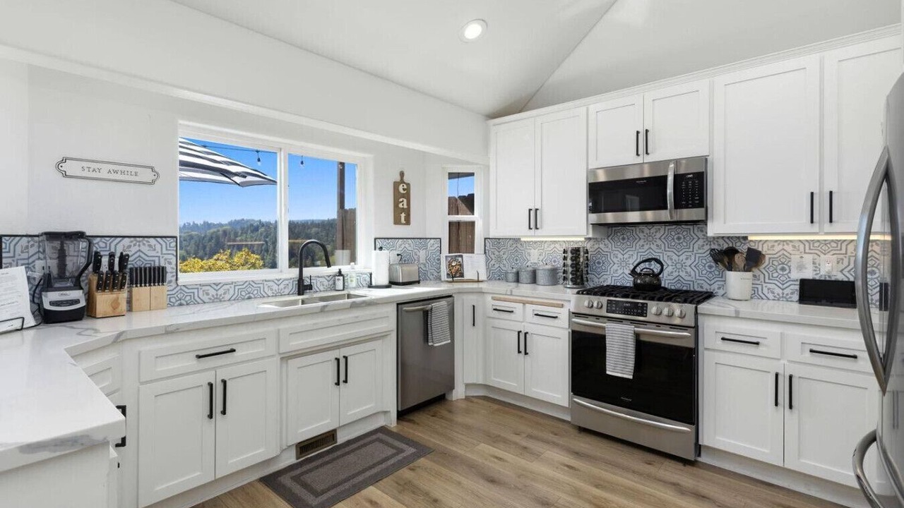 Photo of Kitchen in Lake Arrowhead