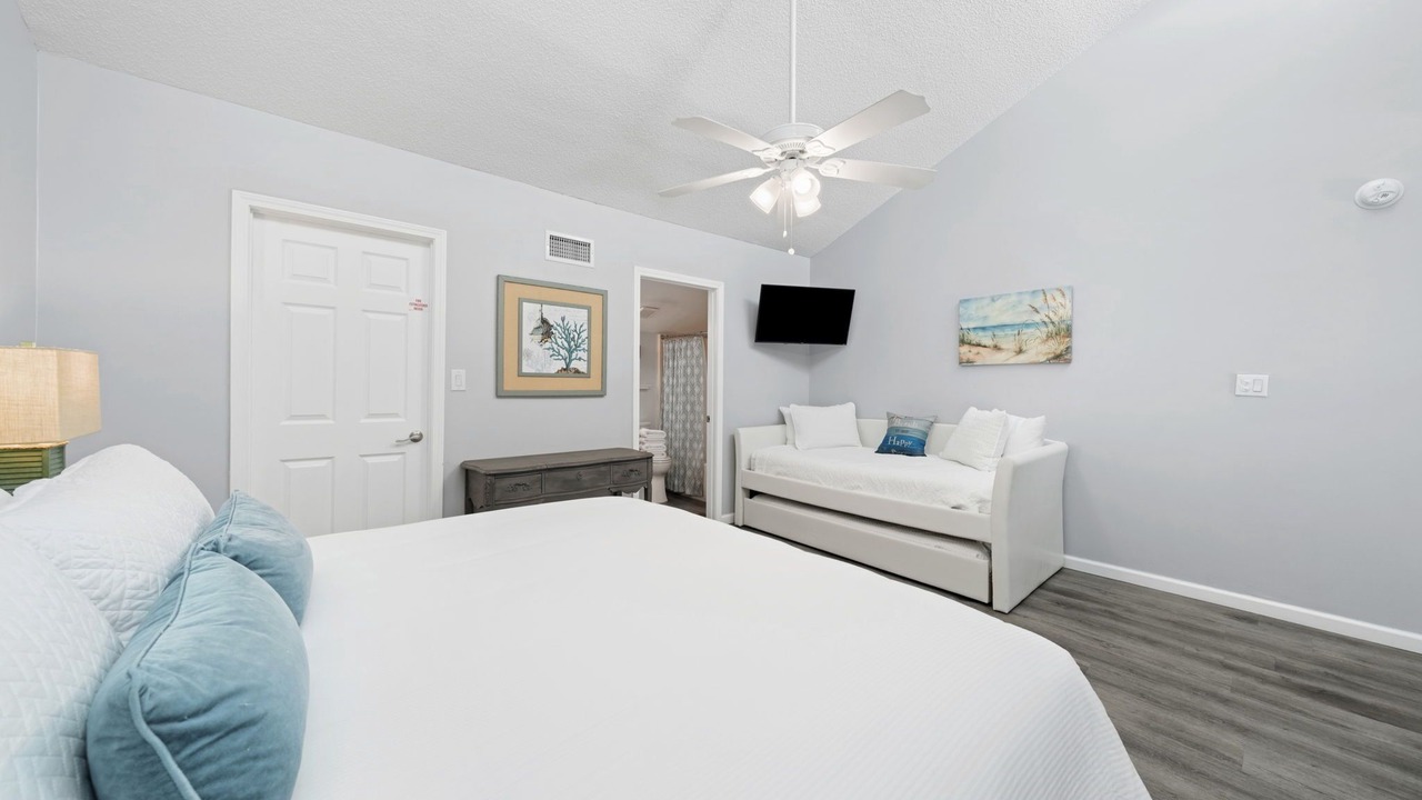 Photo of Bedroom in Laguna Beach
