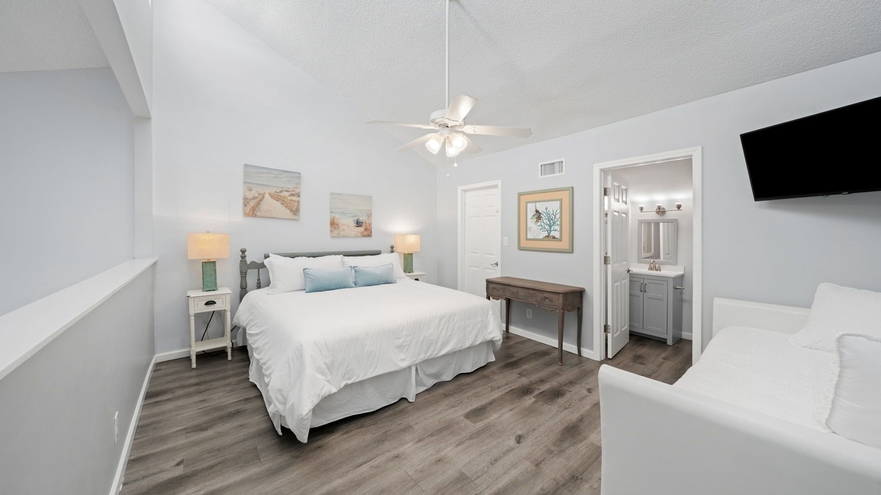 Photo of Bedroom in Laguna Beach