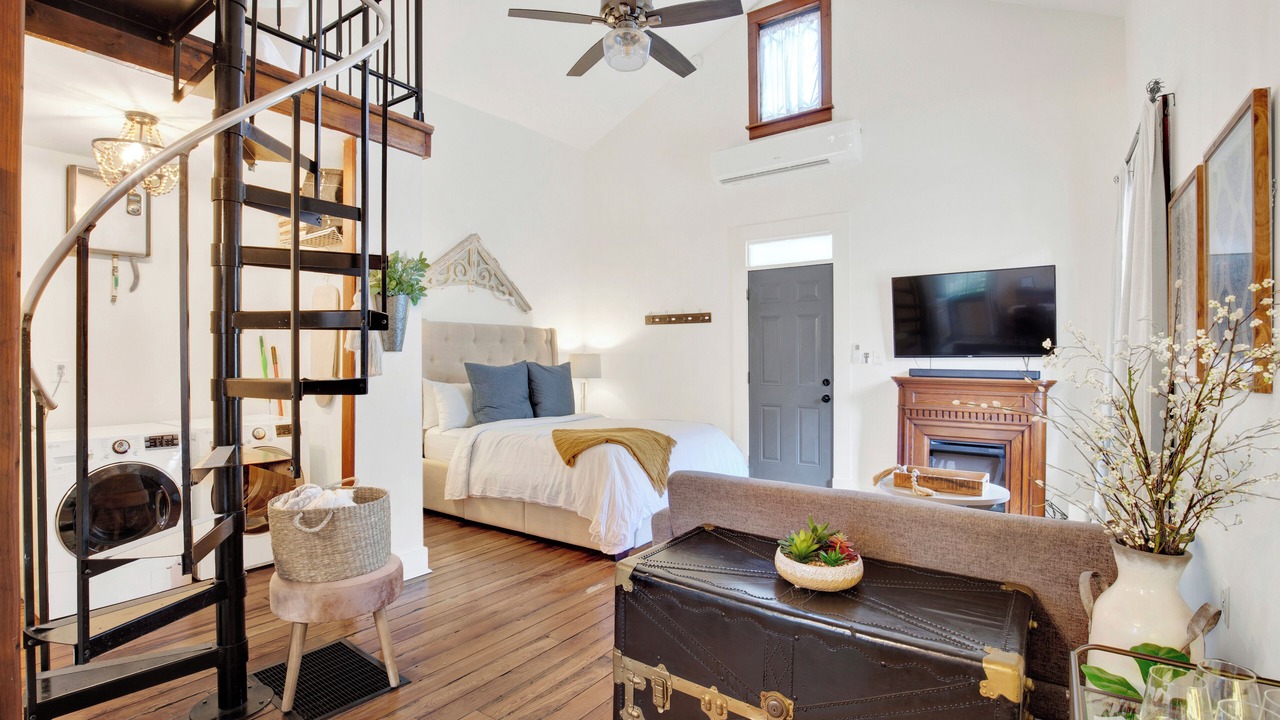 Photo of Bedroom in Historic Downtown Savannah