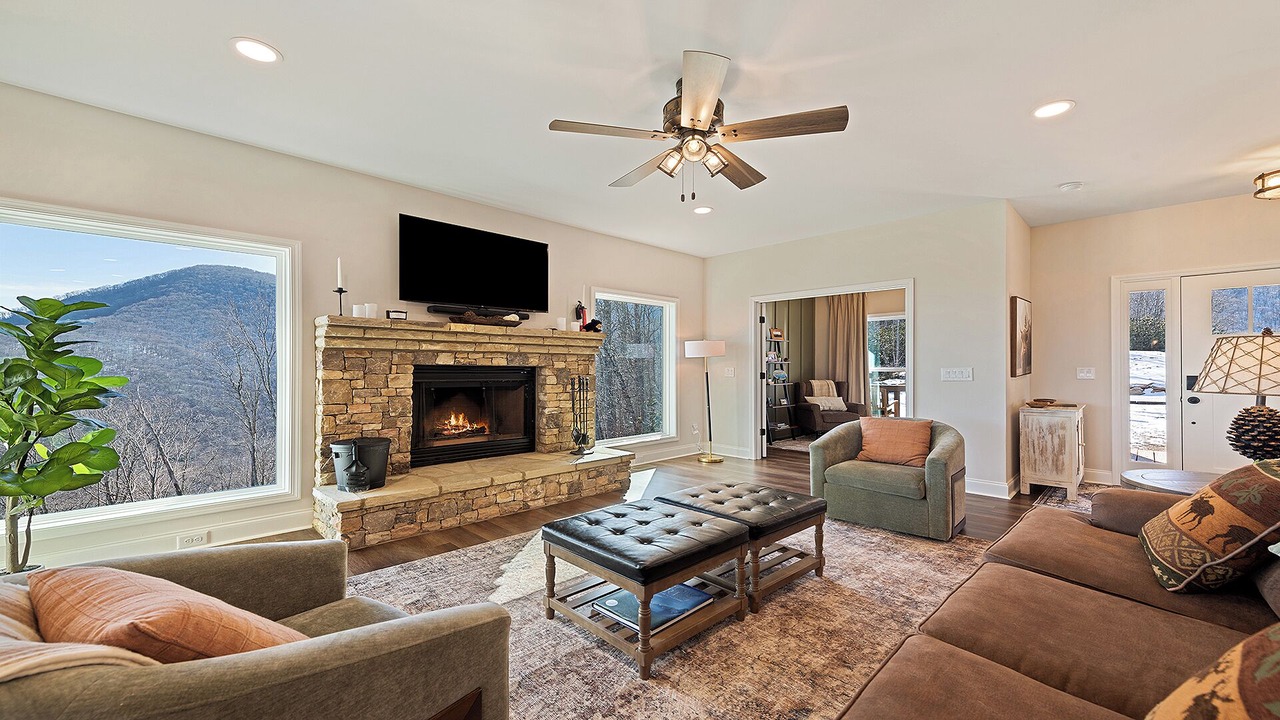 Photo of Livingroom in Waynesville