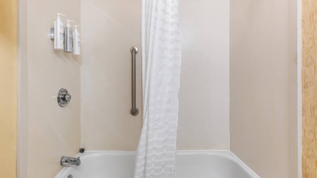 Photo of Bathroom in Guntersville