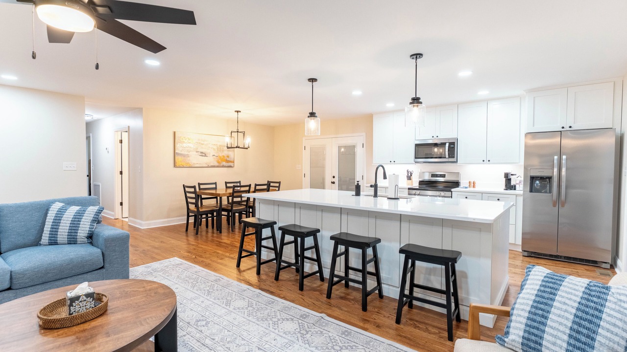 Photo of Livingroom in Forest Hills