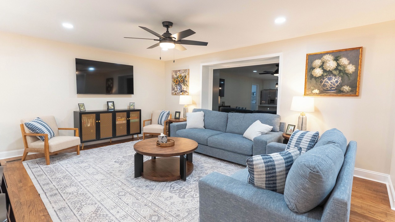 Photo of Livingroom in Forest Hills