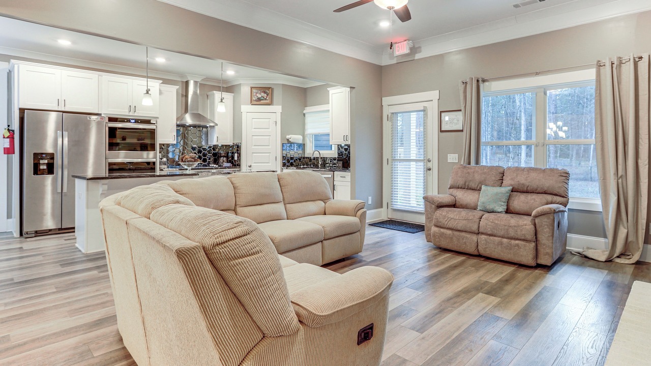 Photo of Livingroom in Locust Grove