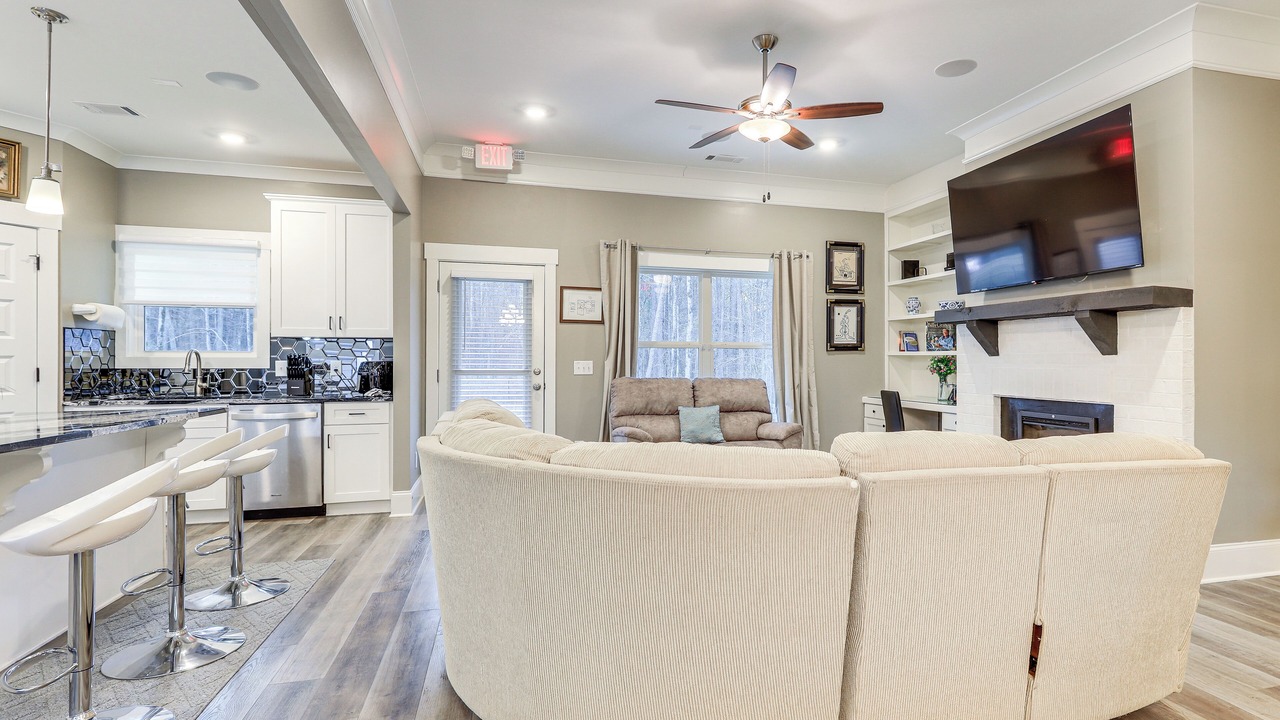 Photo of Livingroom in Locust Grove