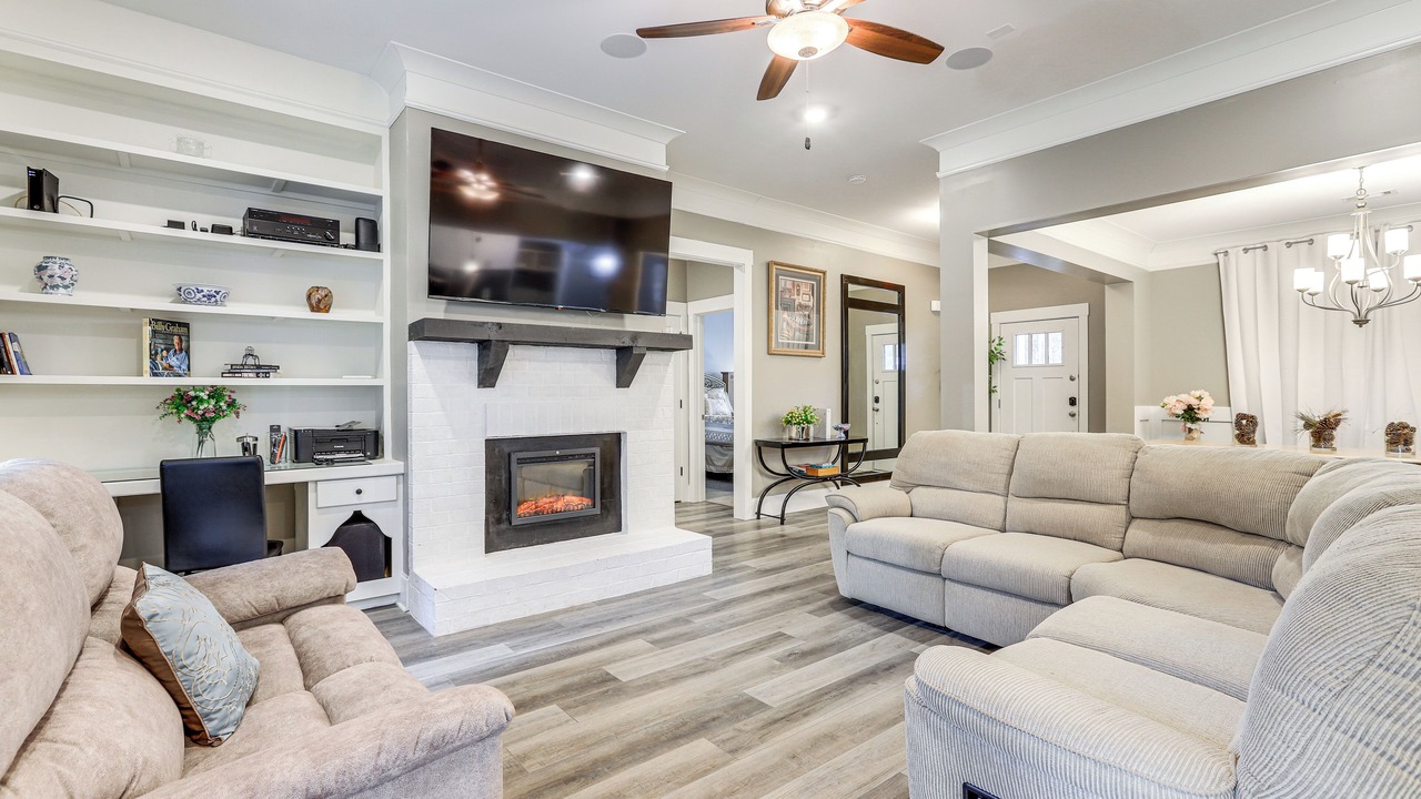 Photo of Livingroom in Locust Grove