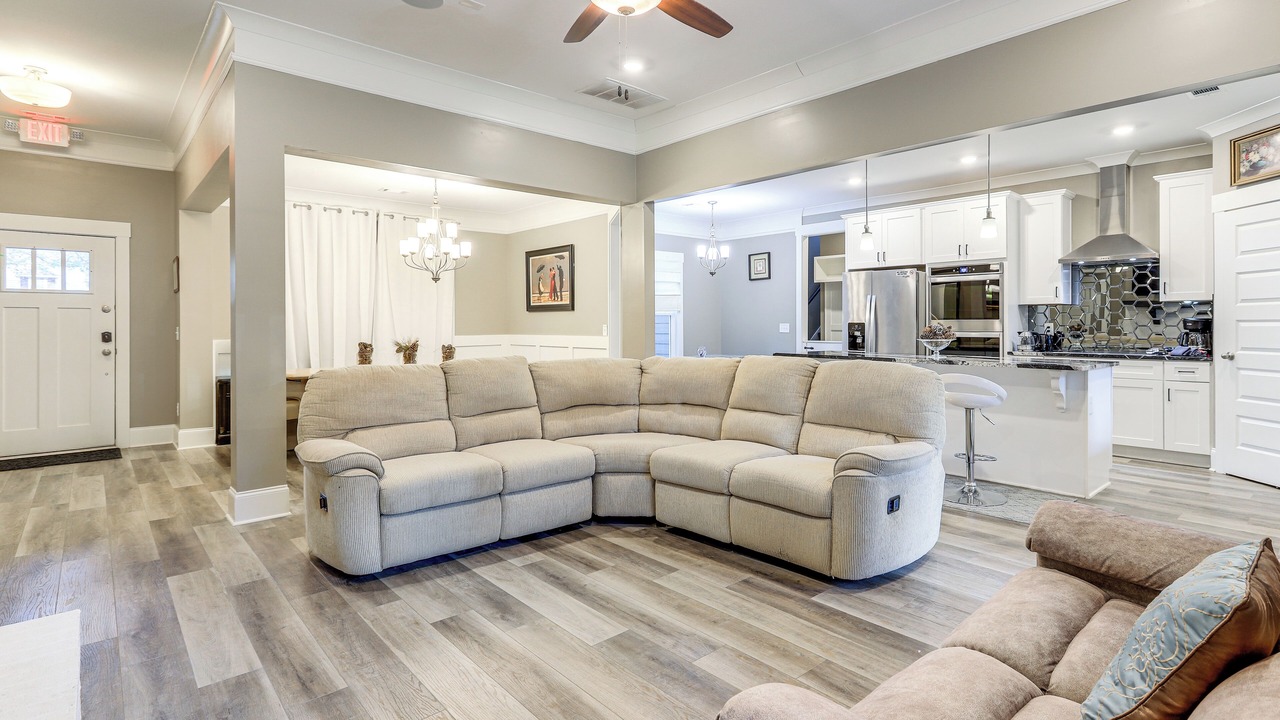 Photo of Livingroom in Locust Grove
