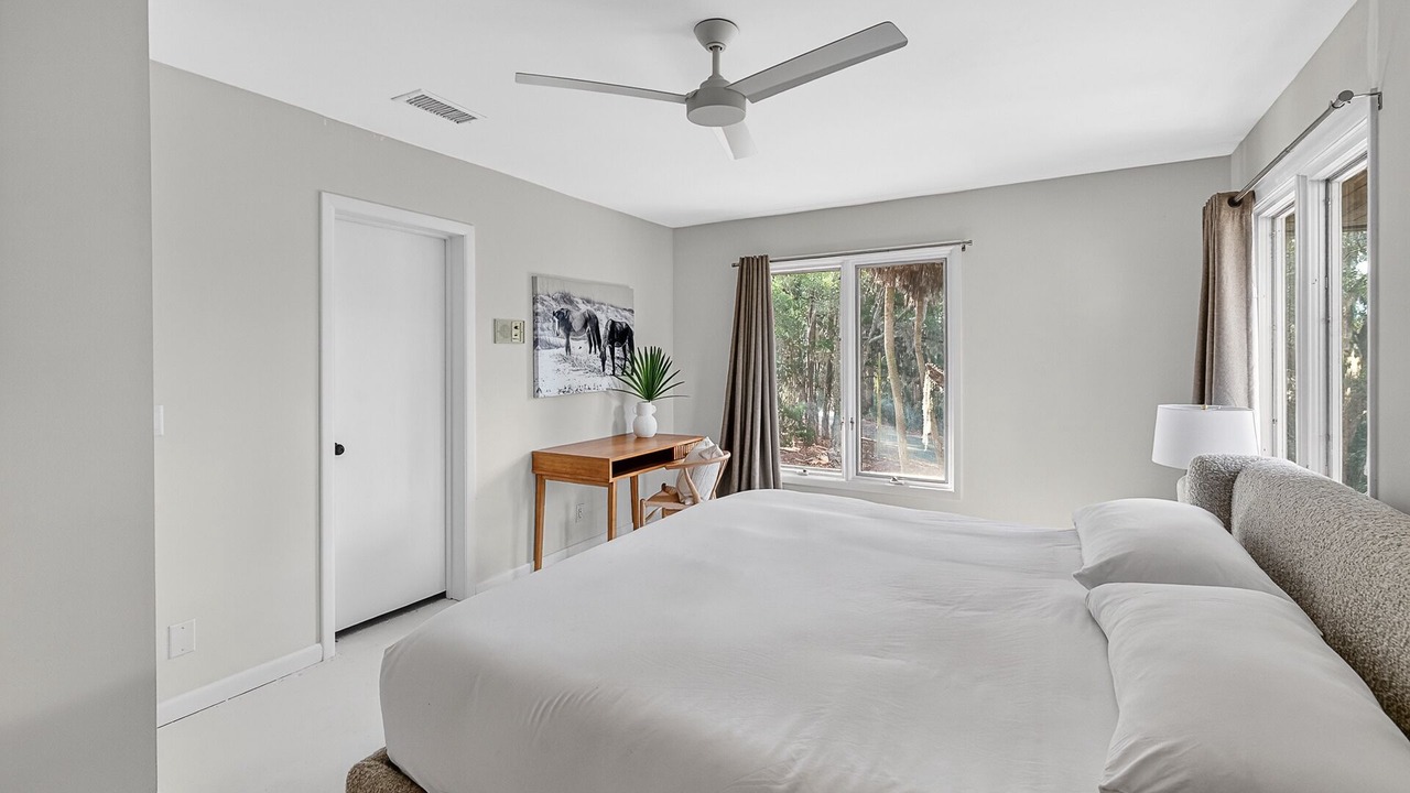 Photo of Bedroom in Country Club Estates