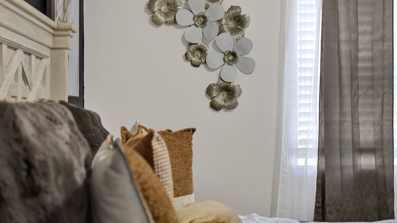 Photo of Bedroom in Crestline Heights