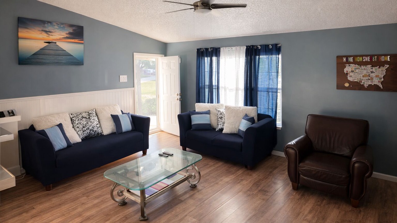 Photo of Livingroom in Northside