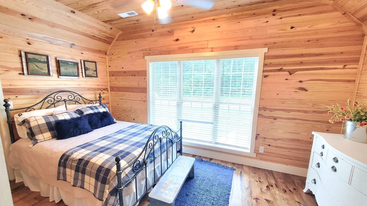 Photo of Bedroom in Scottsboro