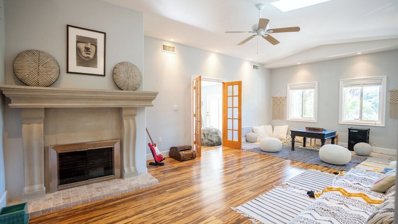 Photo of Livingroom in Calabasas