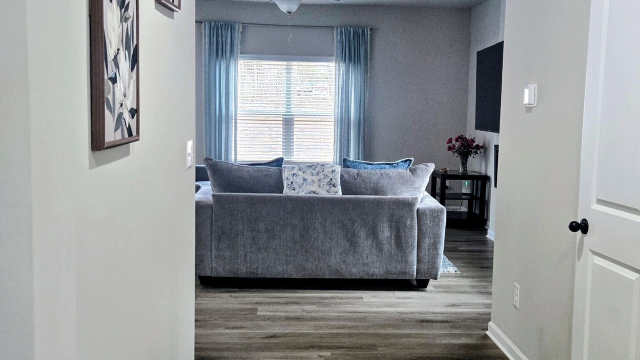 Photo of Livingroom in Davis Lake - Eastfield