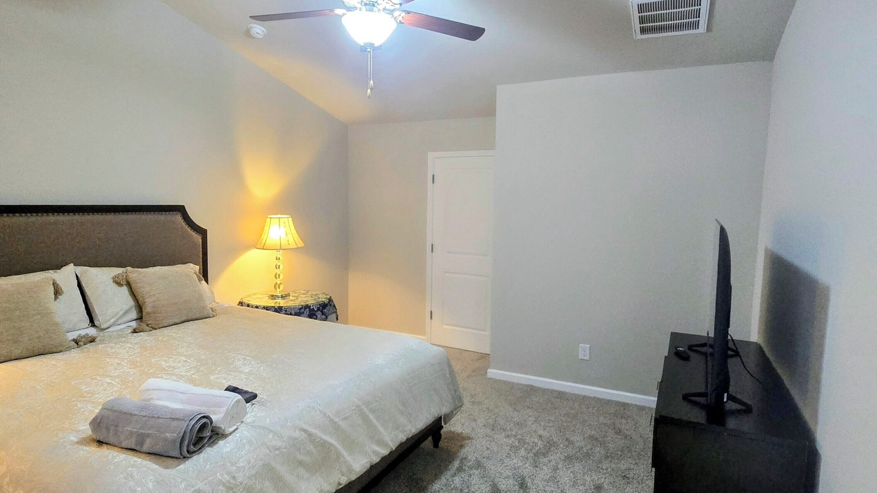 Photo of Bedroom in Davis Lake - Eastfield