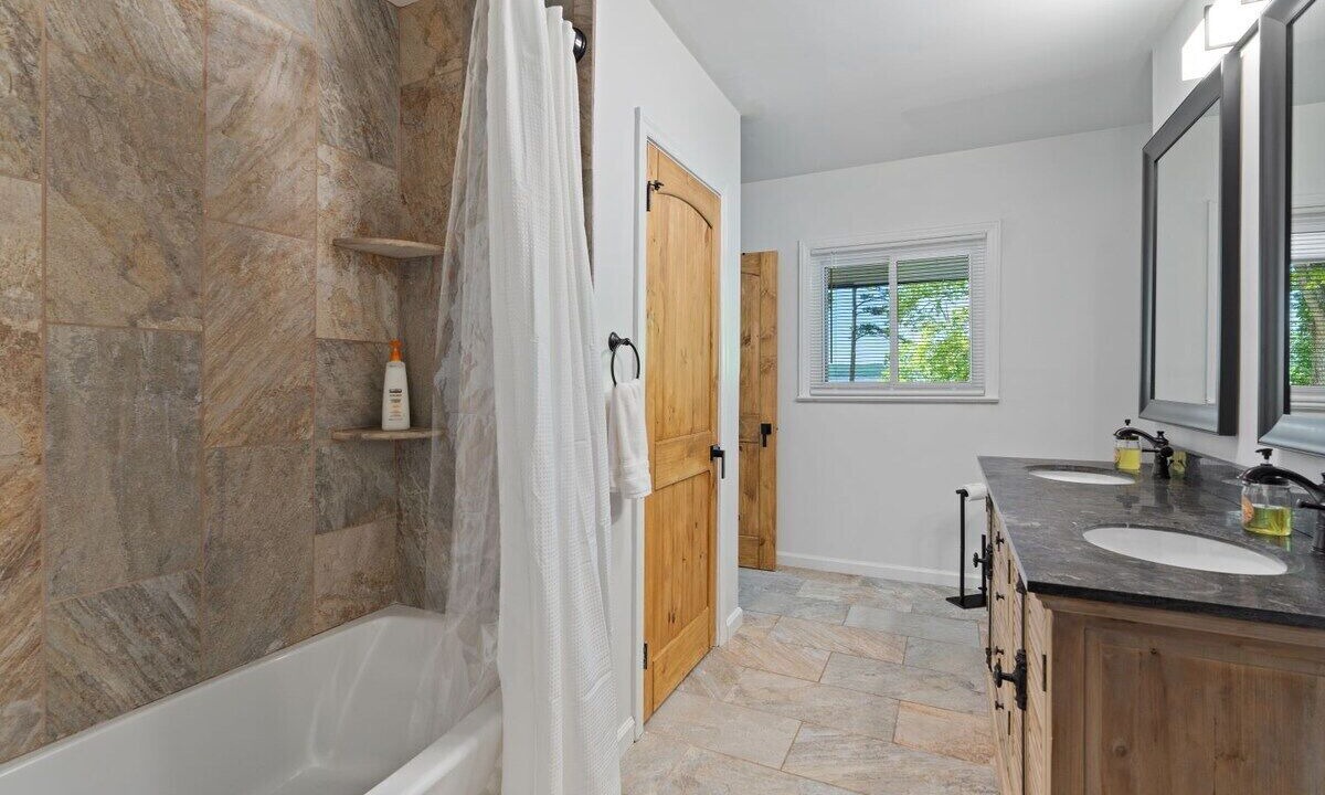 Photo of Bathroom in Guntersville