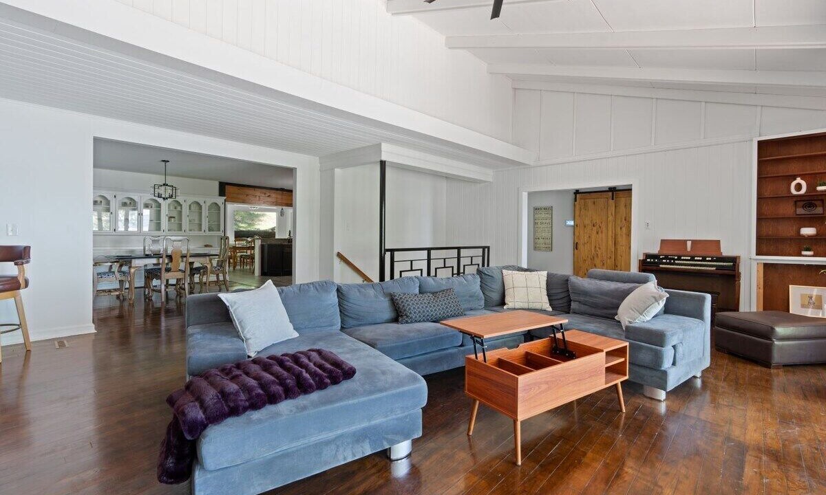 Photo of Livingroom in Guntersville