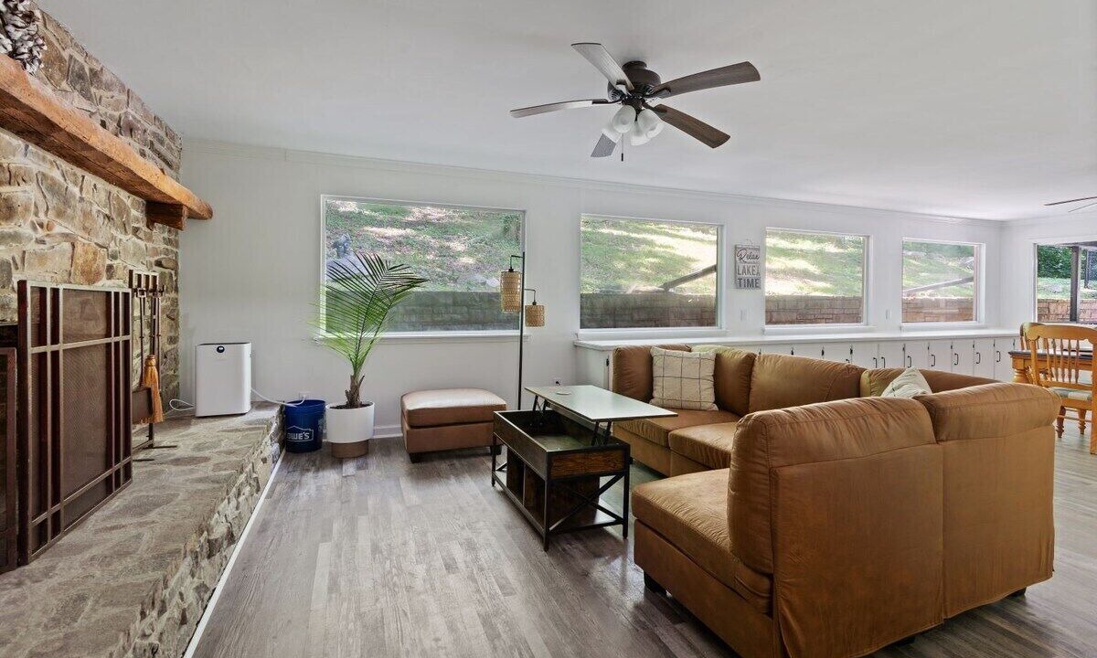 Photo of Livingroom in Guntersville