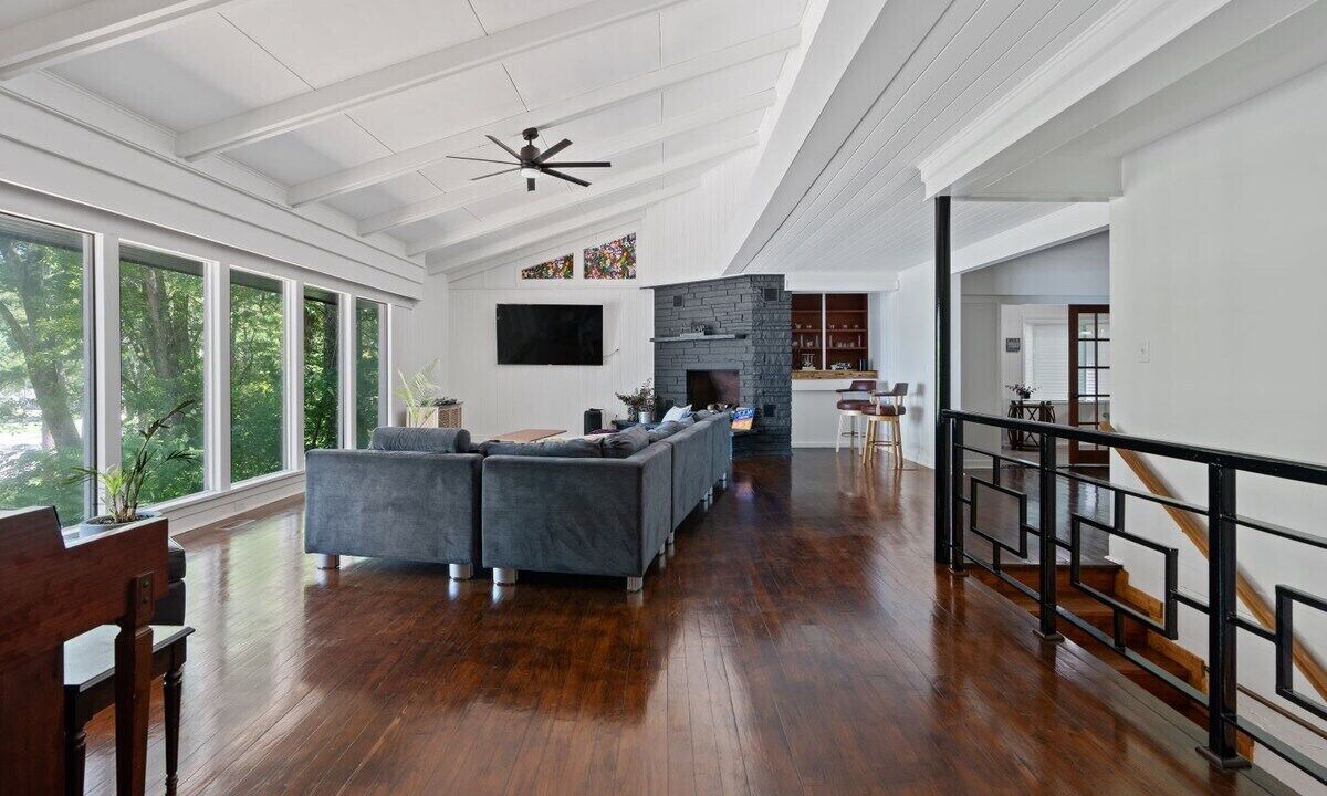 Photo of Livingroom in Guntersville