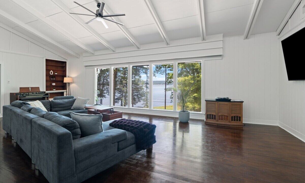 Photo of Livingroom in Guntersville