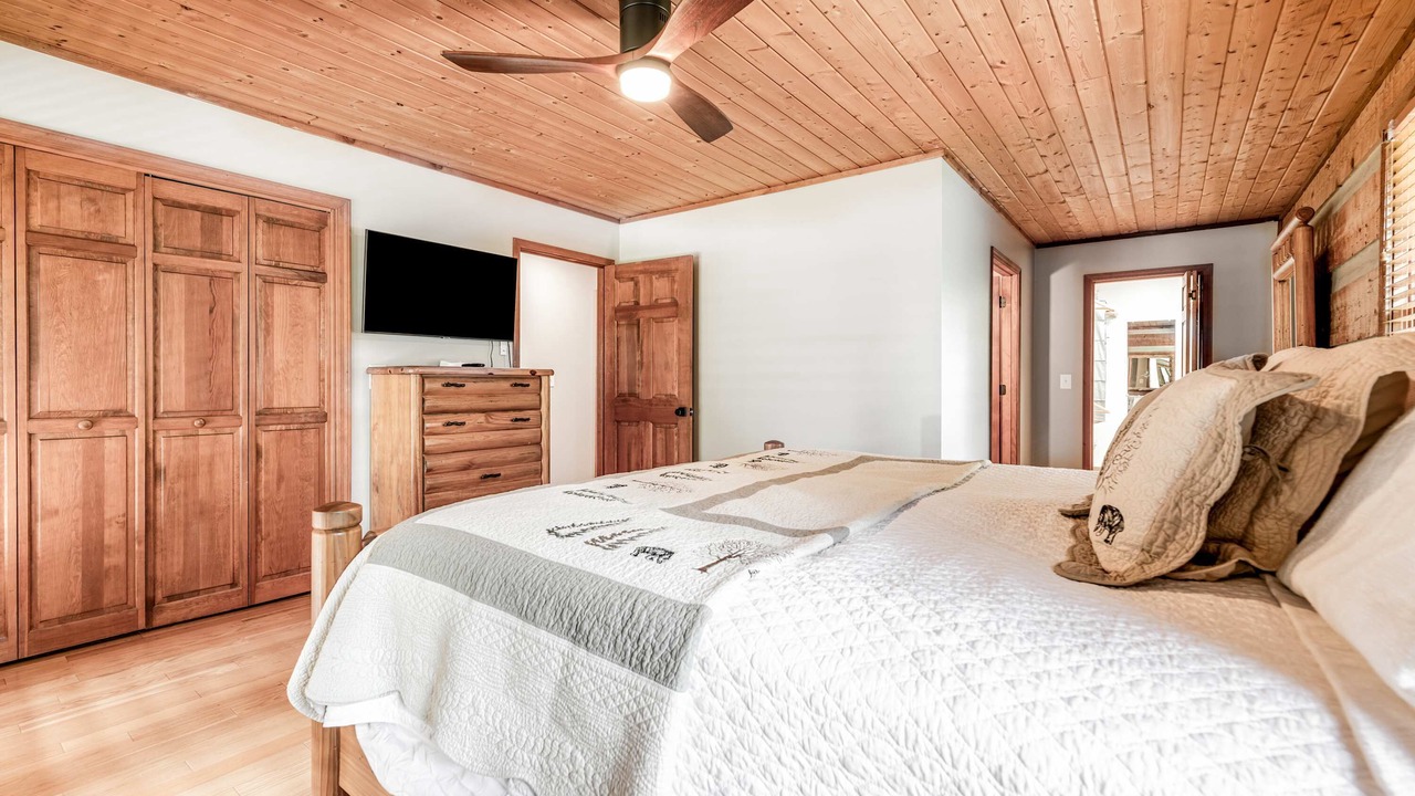 Photo of Bedroom in Kodak