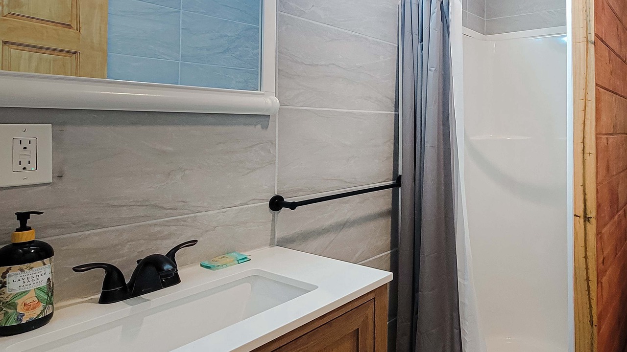 Photo of Bathroom in Kodak