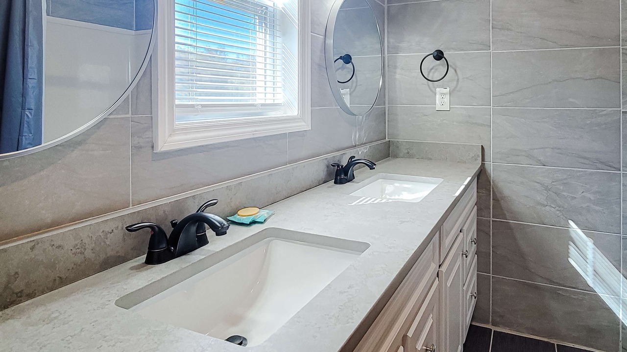 Photo of Bathroom in Kodak