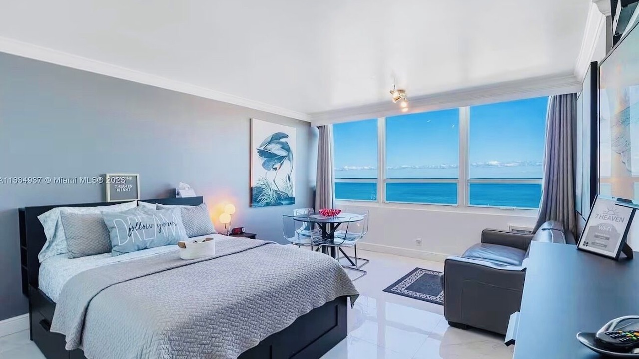 Photo of Bedroom in Mid Beach